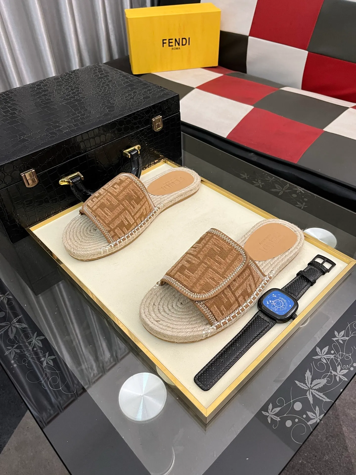 Men's shoes💰320⌚️⌚️[FENDI~Fendi slippers] High-end men's shoes brand official website 1:1 latest masterpiece: original mold customization, fabrics made of imported original materials, upgraded outsole, lighter, top quality in the market, simple and tasteful, a must-have for fashionistas, fashion is at your feet, full of confidence, the same style at the counter👍The season of summer slippers is here. Yardage: 38-44. Can be customized45.46.47